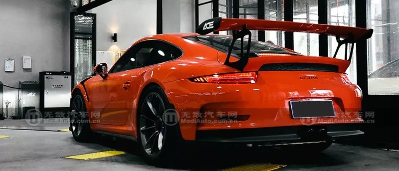 高转NA水平对置终极玩家 911 GT3RS裙底更精彩