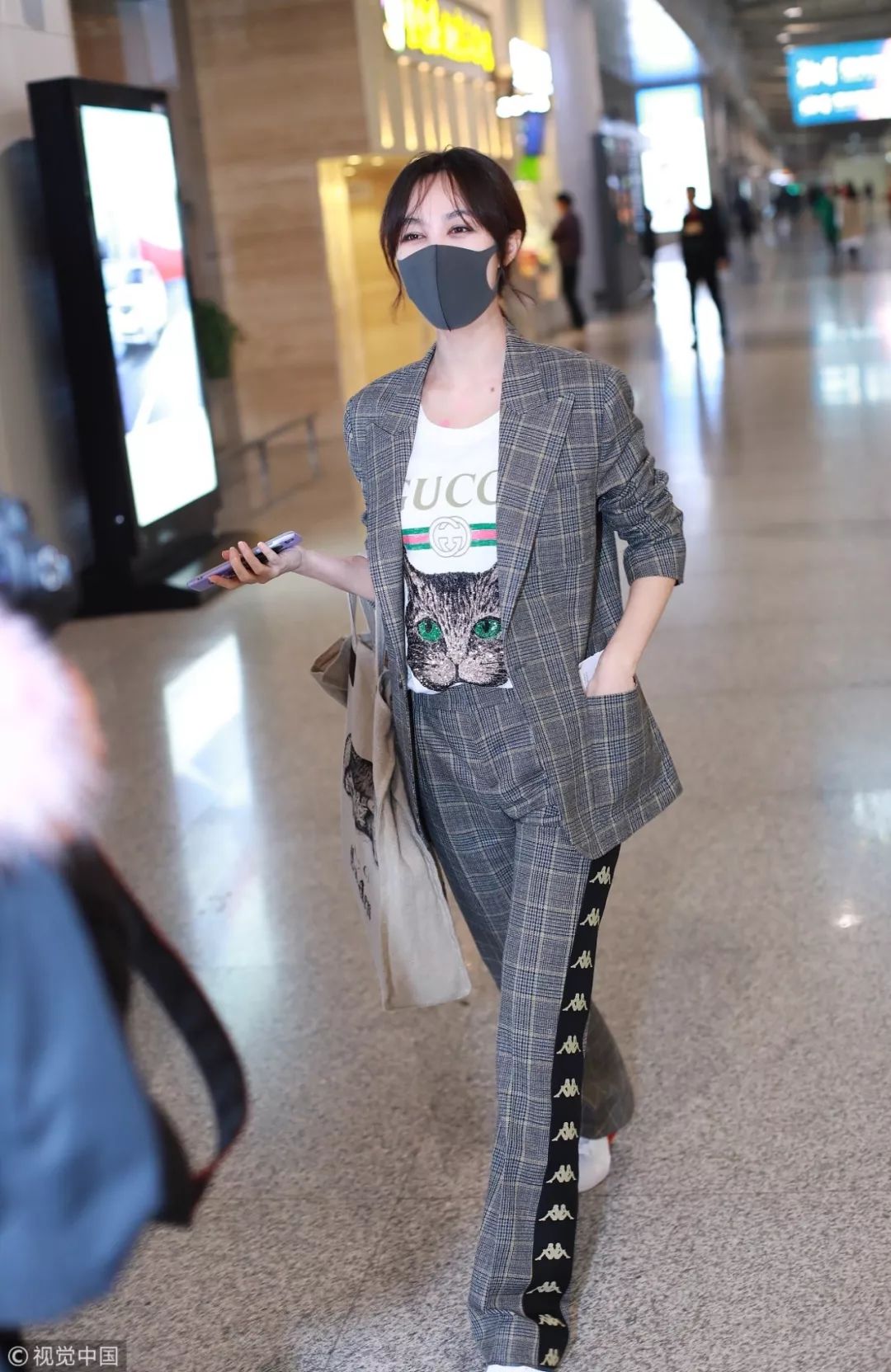 新一波明星机场私服照出炉，看看她们开春穿了啥?