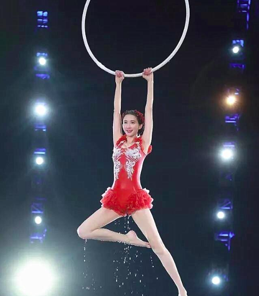 林志玲春晚水下表演替身曝光,经纪人回应:90%亲自完成