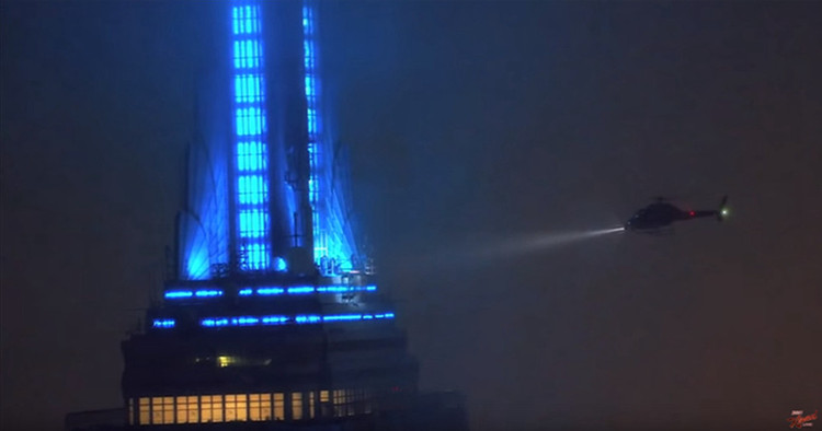 埃米·纳姆惊艳开唱,毒液主题曲《Venom》