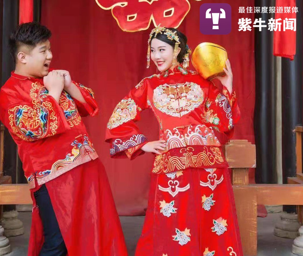 外围网投开户_主人带哈士奇走玻璃桥,二哈直接被吓瘫,路人纷纷笑到肚子疼