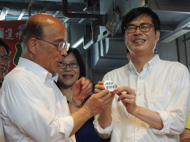 苏贞昌(左)传与陈其迈(右)联手共组“内阁”。(图片来源:台湾“中时电子报”)