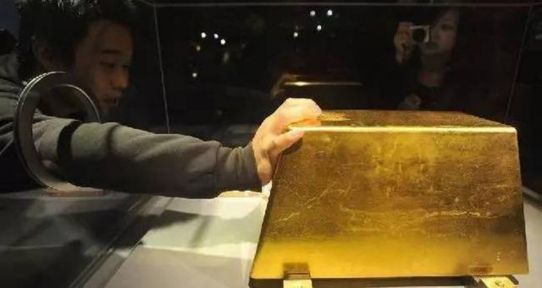  世界最大金块  重量：220公斤  坐标：中国台湾省黄金博物馆