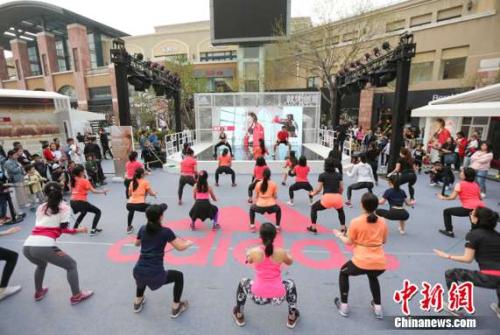 adidas运动内衣_阿迪达斯“就凭创意”收官北京再燃女性运动创造力
