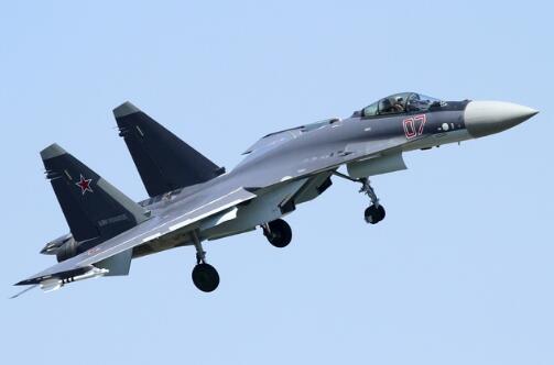 解放军多架军机日前飞越巴士海峡执行训练。(图源:台媒 编者注:实为俄军苏-35战机,台媒原图如此)