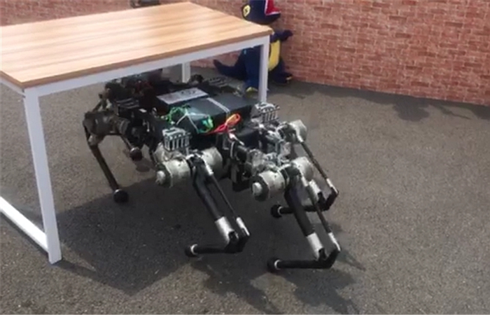 20180829_055347_542.jpg 上海交大高峰教授团队获20三无传世页游18世界机器人大赛足式移动机器人组赛事