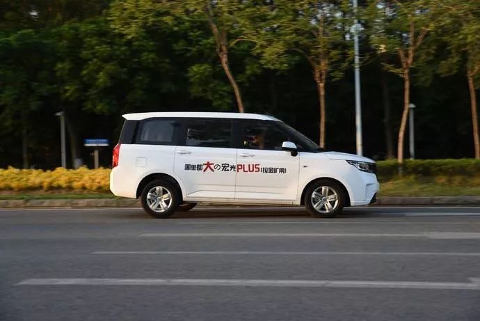 10几万想买靠谱7座车?这几台“国货”现在火得不行!