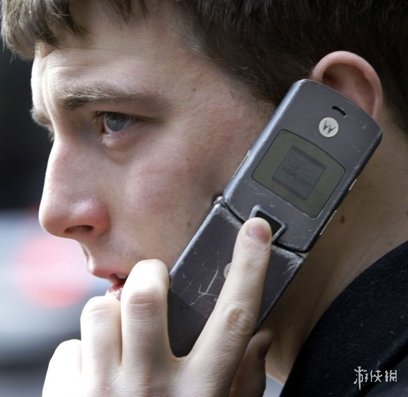 摩托罗拉翻盖手机?夏普可折叠智能手机渲染图曝光!