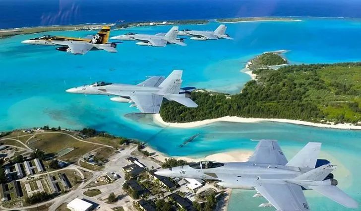 ▲美国海军战斗机飞过威克岛