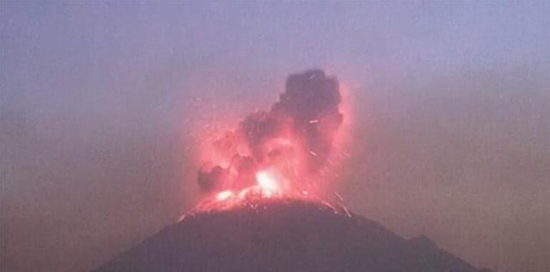 摄影机拍下墨西哥火山大爆发瞬间，当地震感强烈 图源：互联网