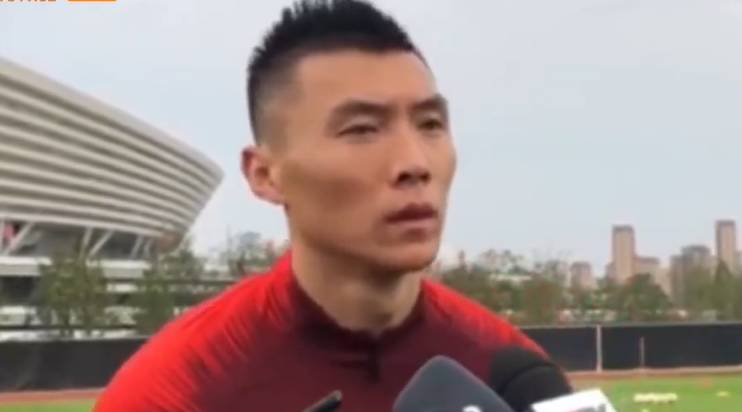 于大宝:此前一直踢中后卫,在国家队尽快进入前