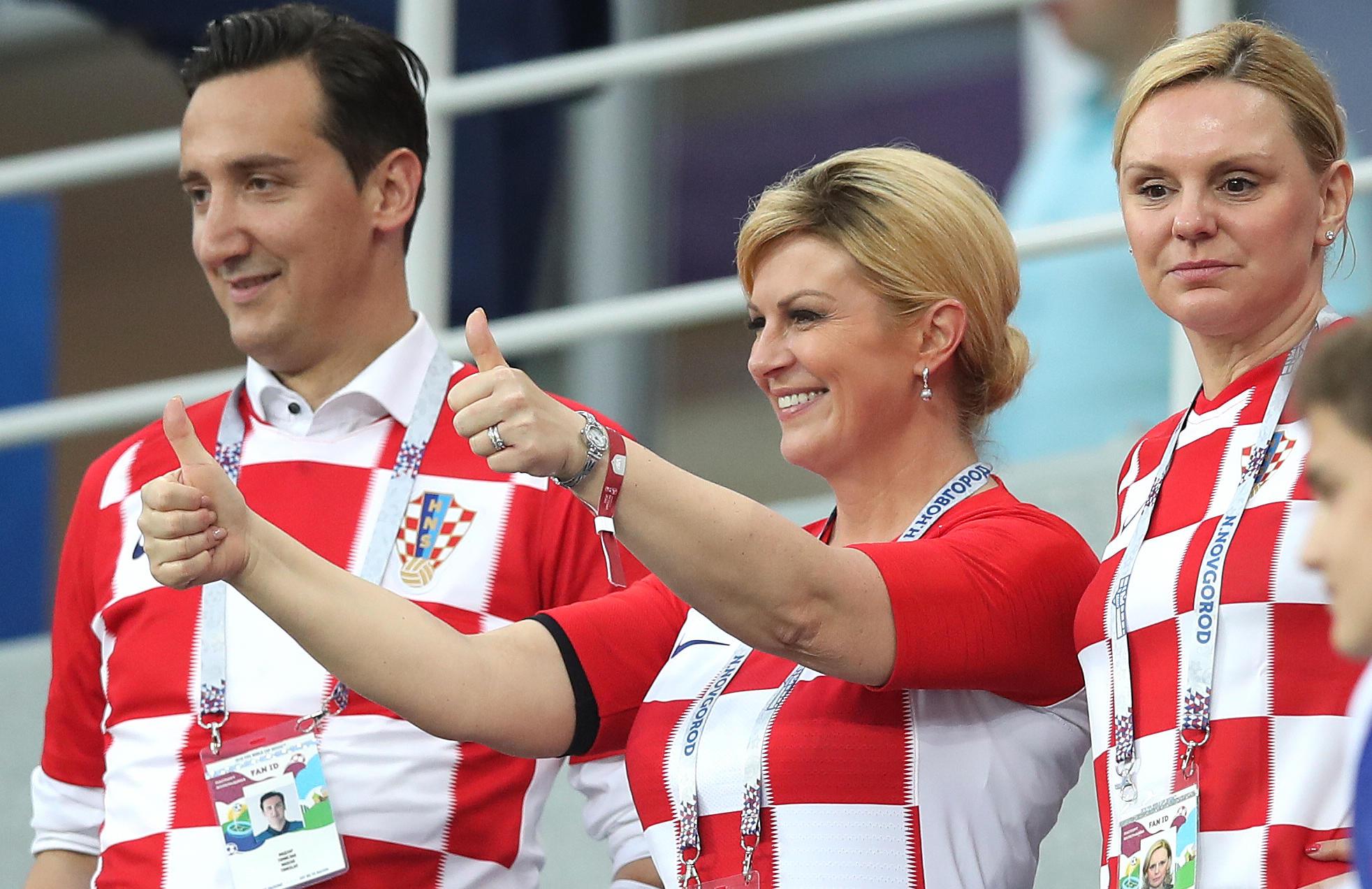 接地气!克罗地亚美女总统自掏腰包看世界杯,为