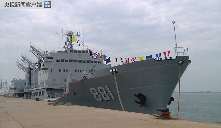 第一代综合补给舰洪泽湖舰退役 被誉为中华补