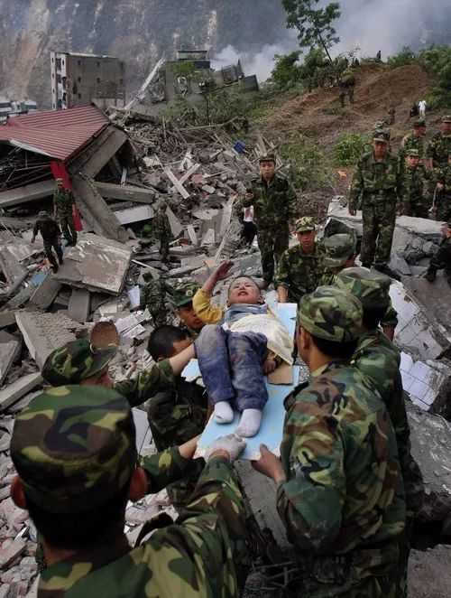 视频|汶川十年,你在哪里?敬礼娃娃寻找当年恩人