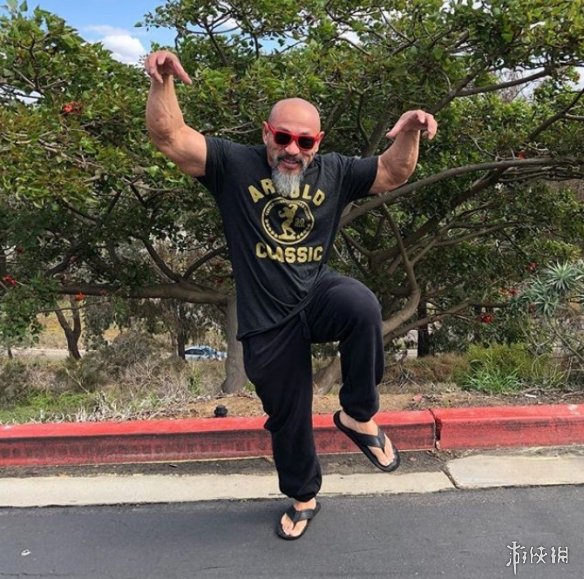 现实中的“龟仙人” 越南健身教练年过半百满身肌肉