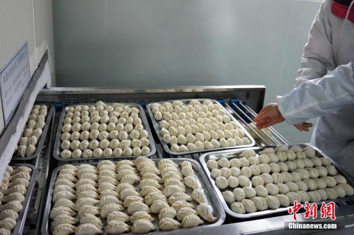 下载九鼎娱乐·两张信封上的40多个中国奥运冠军签名,记录着中国体育高光时刻丨人民的珍藏