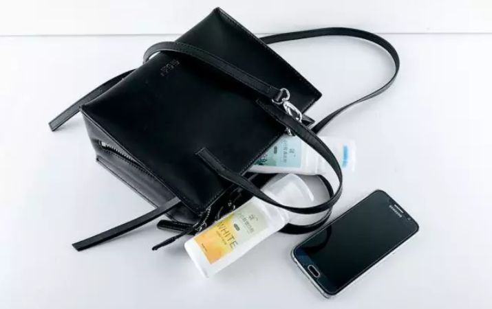 小白鞋脏了不用洗,擦了这个立刻亮白如新!