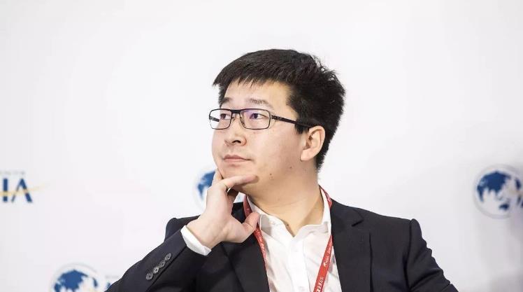 “风口浪尖”Colin 黄，“被传离职”周受资|热门人物盘点