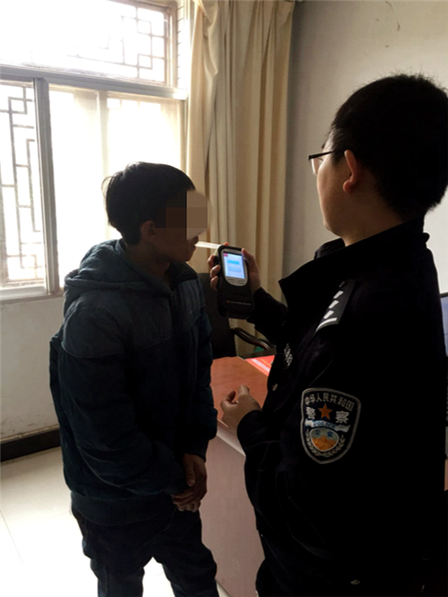 男子隔夜酒驾被查 驾驶证被暂扣6个月