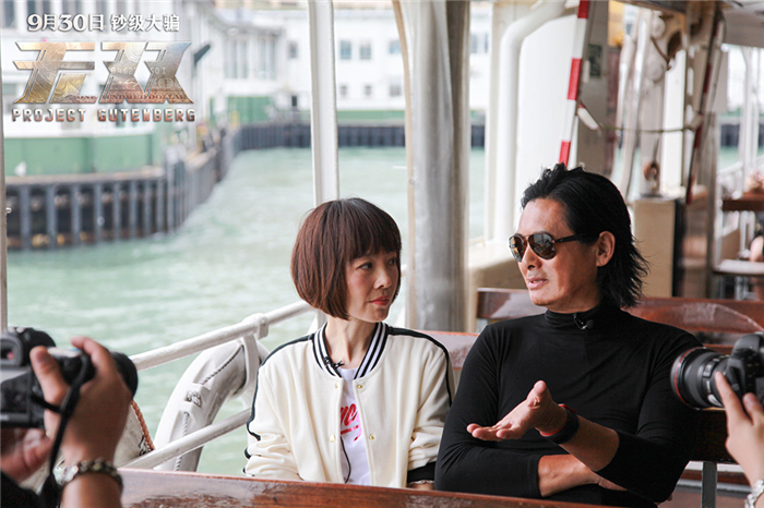 鲁豫跟着普通市民周润发爬山买菜坐地铁