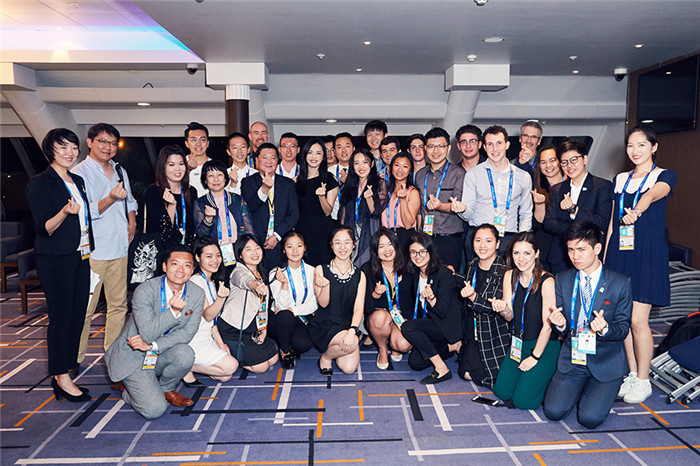 姚晨 和青年代表共“画”未来