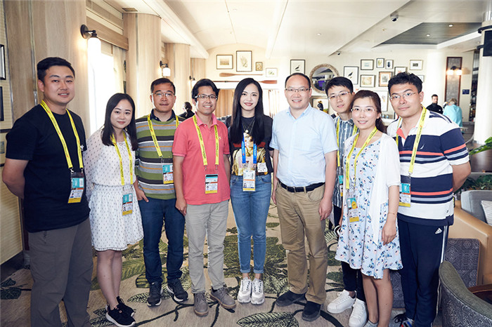 姚晨 和青年代表共“画”未来