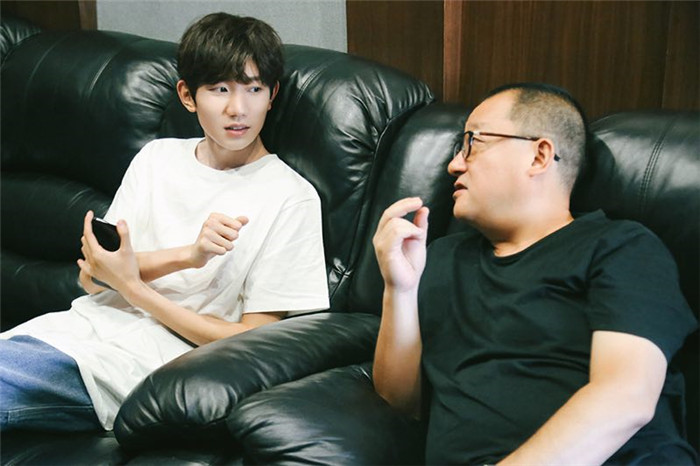 王源:能跟前辈演员学习很荣幸