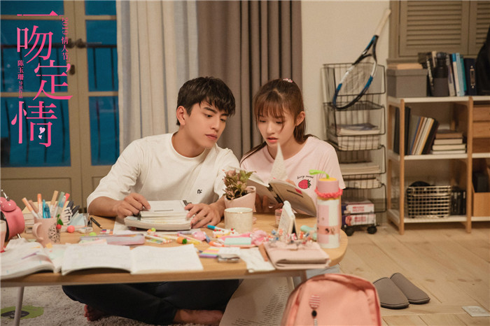 徐佳莹献唱电影《一吻定情》MV《真的傻》