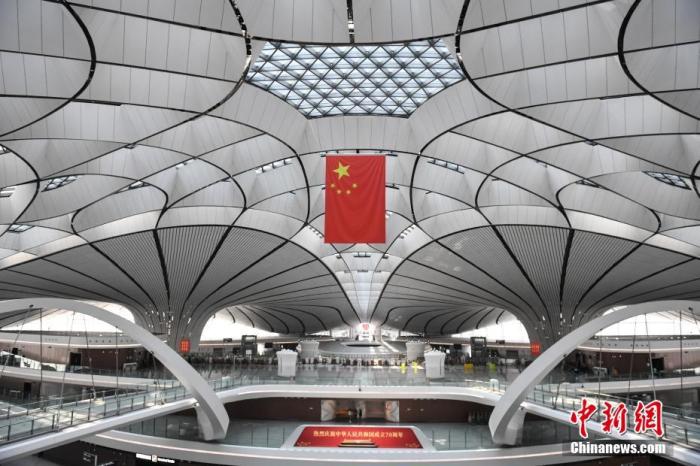 名仕亚洲真人_50吨活俄罗斯帝王蟹从码头到餐桌“无缝衔接”为上海市民餐桌添点鲜
