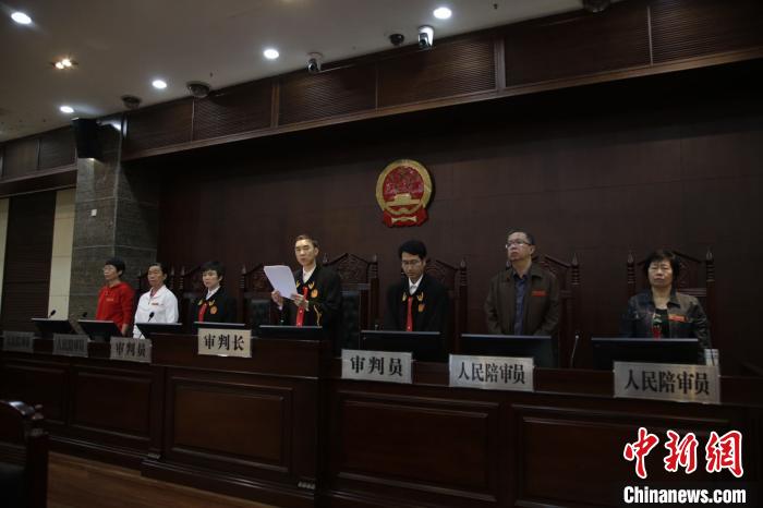 福建省高级人民法院组织莆田市中级人民法院以及福州鼓楼、厦门湖里等30个基层法院,26日集中宣判涉黑恶案件44起269人。供图
