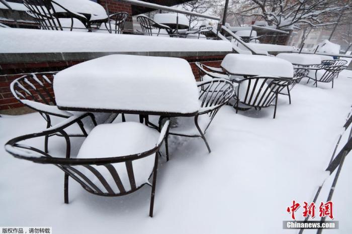 航班取消事故频发 暴风雪持续袭击美国各地(图