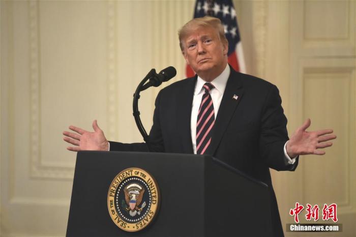 特朗普急于填补政府职位空缺 威胁让参众两院休