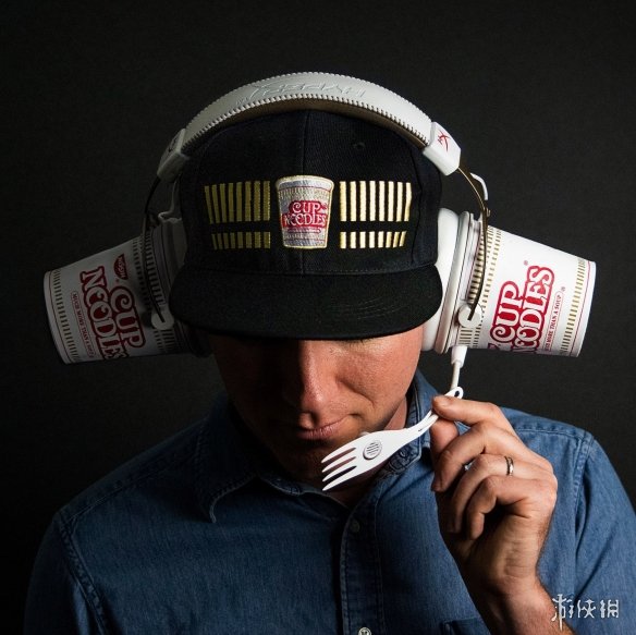 这款日清奇葩周边又赢了!泡面造型耳机来了解一下