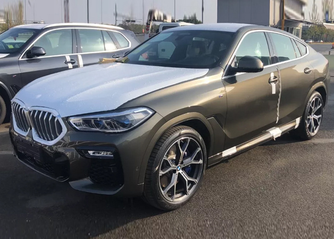 宝马全新X6到店实拍！75万起售不涨价，网友都说这外观真霸气