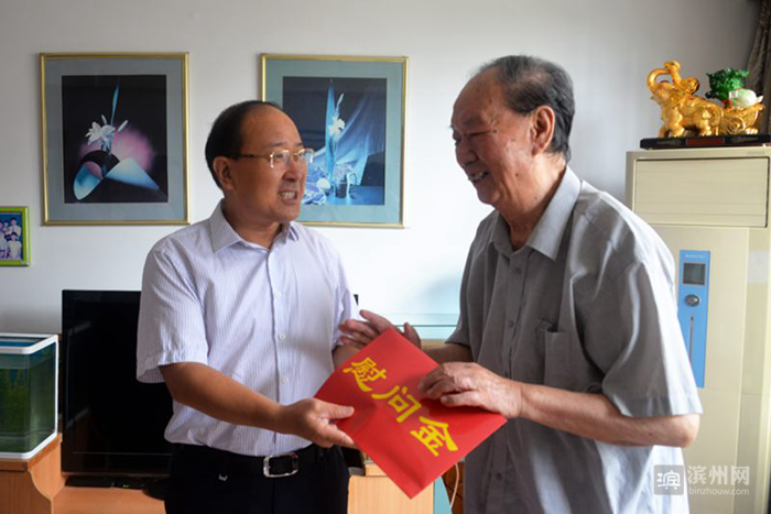 庆祝首届医师节!市领导到滨医附院走访慰问