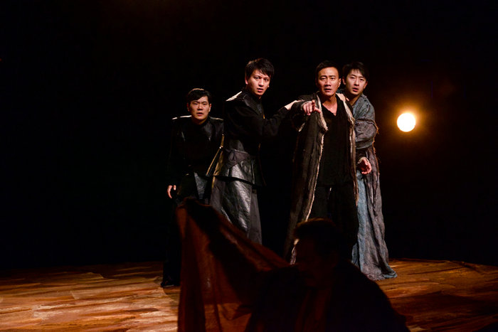 胡军重拾“哈姆雷特”行动力