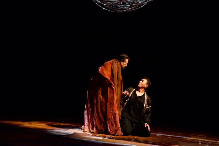 胡军重拾“哈姆雷特”行动力