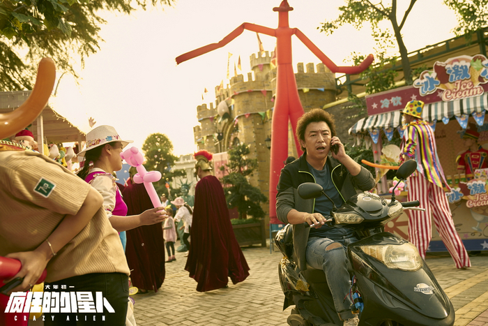 《疯狂的外星人》破15亿 宁浩忆“九年战斗”