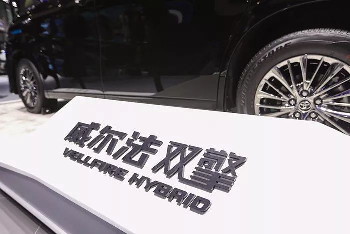 皇冠座驾+智·美双极,逛完这个展台,感觉就差一栋别墅了