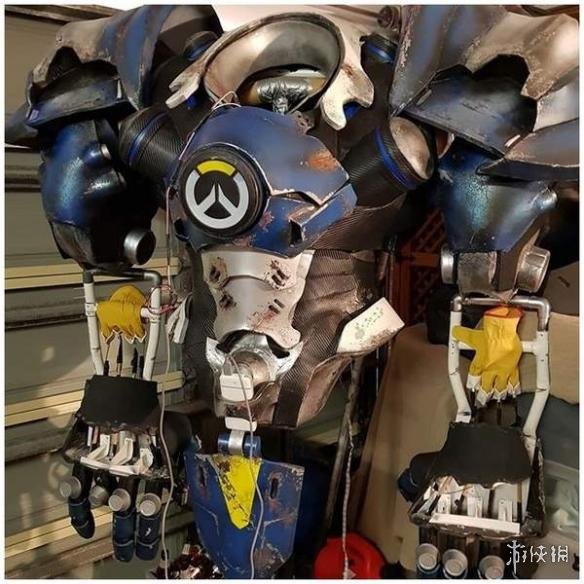 国外大叔cos《守望先锋》莱因哈特 乍一看有点吓人!