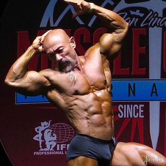 现实中的“龟仙人” 越南健身教练年过半百满身肌肉