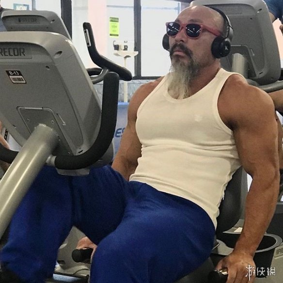 现实中的“龟仙人” 越南健身教练年过半百满身肌肉