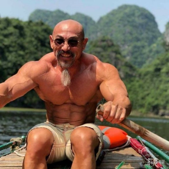 现实中的“龟仙人” 越南健身教练年过半百满身肌肉