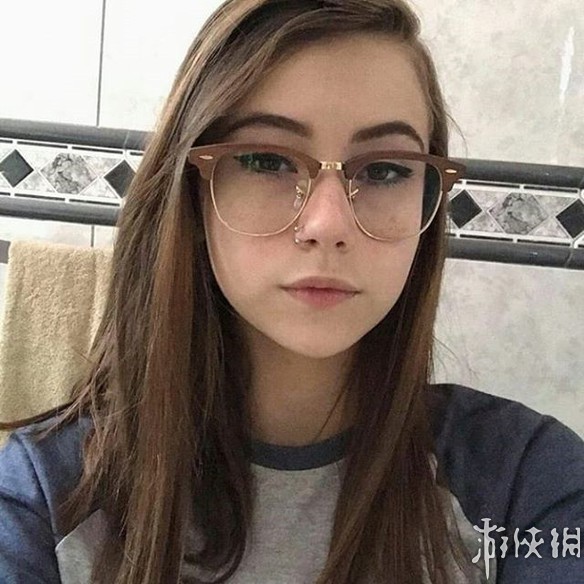 巴西网红美少女大的泳装包不住 成熟大胆翘臀好身材