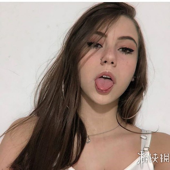 巴西网红美少女大的泳装包不住 成熟大胆翘臀好身材