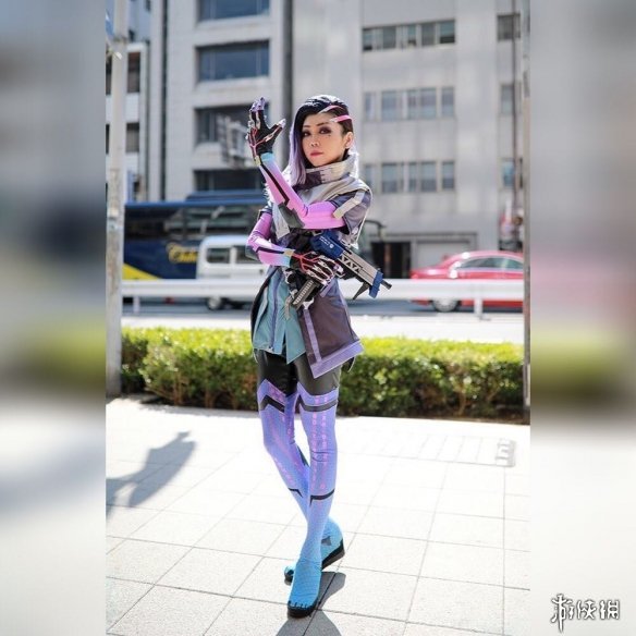 日本美女COS《守望先锋》黑影 神似邓紫棋一脸傲娇