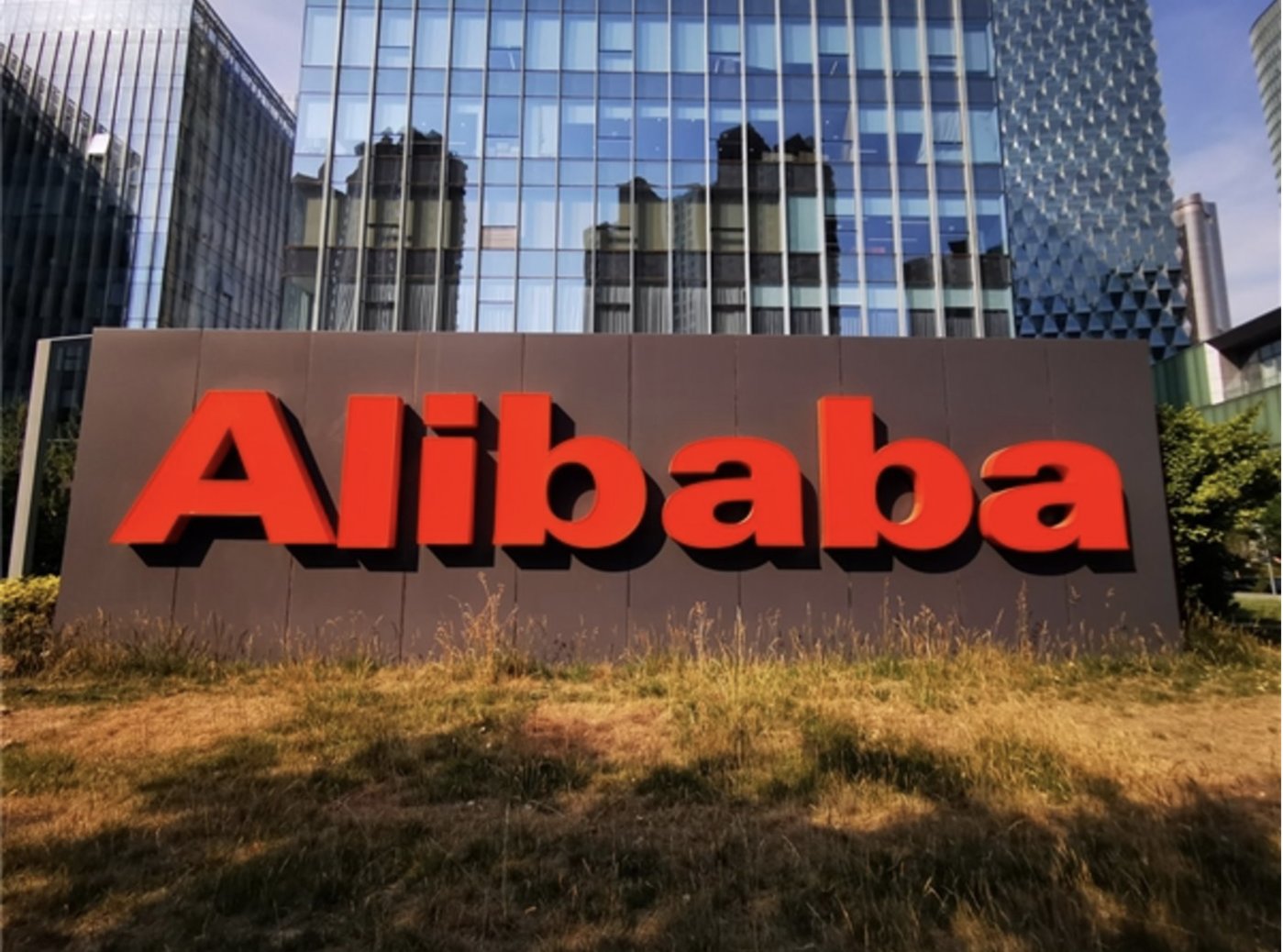 皇冠管理端登下载_南非黑人小哥上镜不怯场,与中国小伙握手称兄道弟