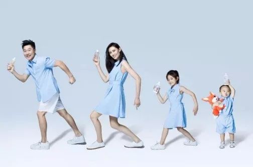 现在给明星P图太不容易了,要把头P小,还要P发