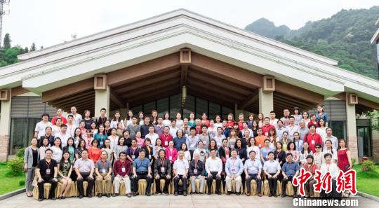 全国各地高校、学术机构100余名专家学者参会 杨威 摄 专家学者齐聚湖北聚焦民族音乐传承发展