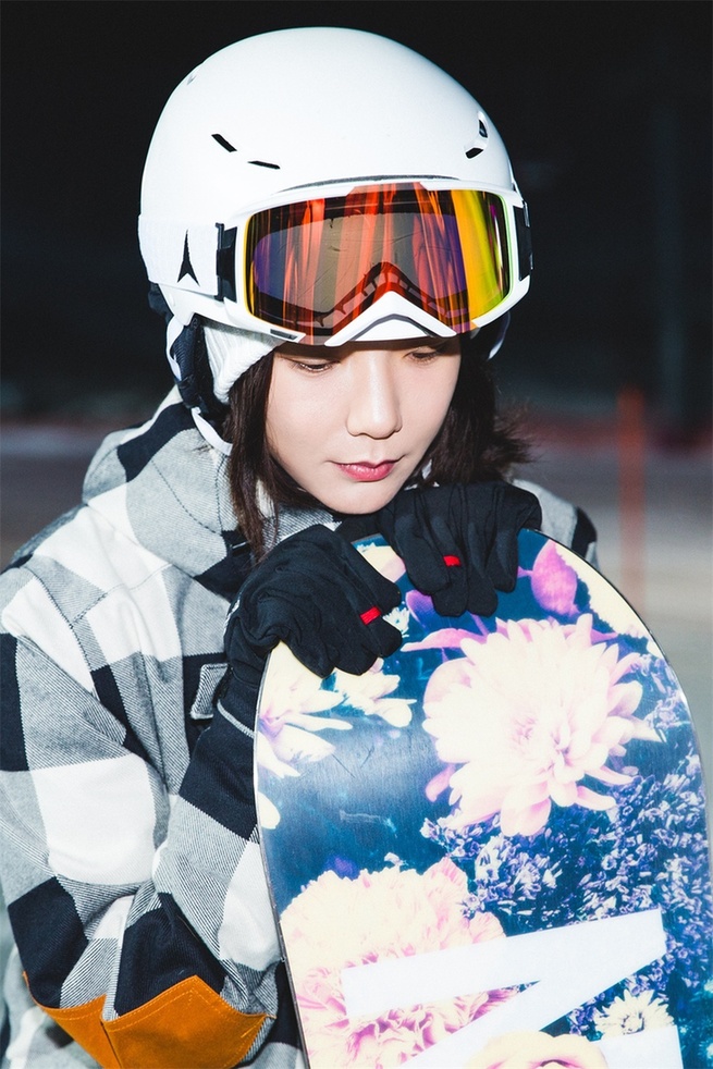 王珞丹现身冬奥学院 携世界冠军刘佳宇助力冬奥会